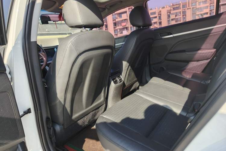 Used Hyundai Elantra (6th Generation / Lingdong) 2016 1.6L Automatic ZhiXuan · Luxury Version Interior 3