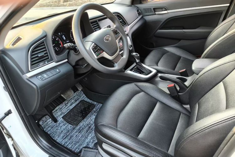 Used Hyundai Elantra (6th Generation / Lingdong) 2016 1.6L Automatic ZhiXuan – Elite Version Interior 3