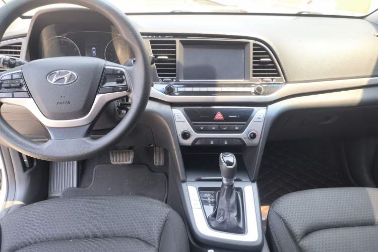 Used Hyundai Elantra (6th Generation / Lingdong) 2016 1.6L Automatic ZhiXuan – Elite Version Interior 3