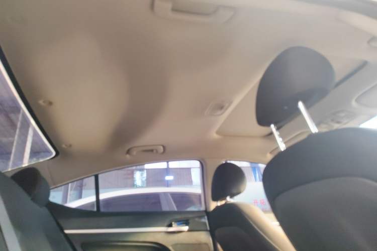 Used Hyundai Elantra (6th Generation / Lingdong) 2016 1.6L Automatic ZhiXuan – Elite Version Interior 4