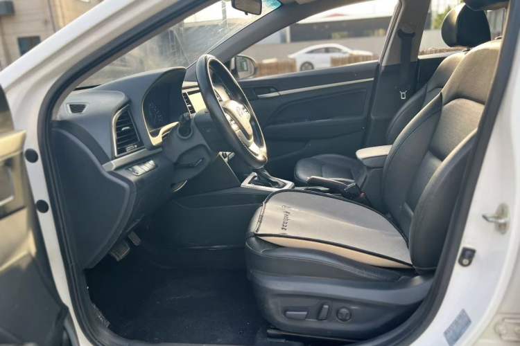 Used Hyundai Elantra (6th Generation / Lingdong) 2016 1.6L Automatic ZhiXuan · Luxury Version Interior 4