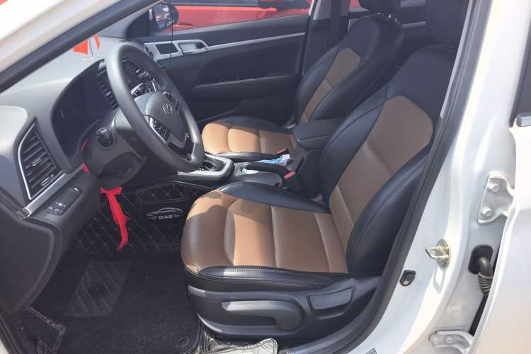 Used Hyundai Elantra (6th Generation / Lingdong) 2016 1.6L Automatic ZhiXuan – Elite Version Interior 4
