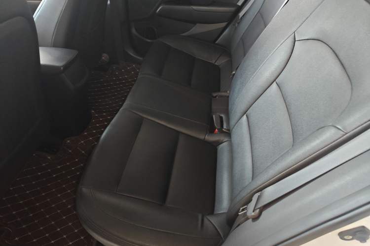 Used Hyundai Elantra (6th Generation / Lingdong) 2016 1.6L Automatic ZhiXuan – Elite Version Interior 4
