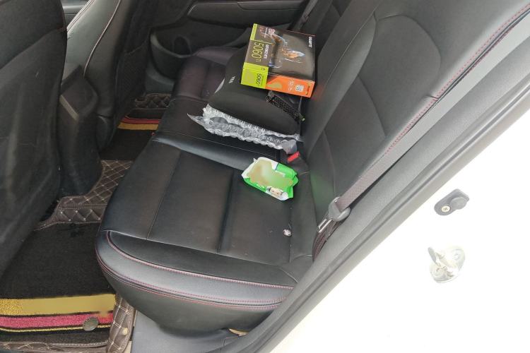 Used Hyundai Elantra (6th Generation / Lingdong) 2016 1.6L Automatic ZhiXuan – Elite Version Interior 4