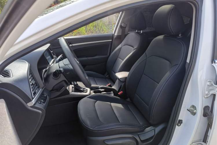 Used Hyundai Elantra (6th Generation / Lingdong) 2016 1.6L Automatic ZhiXuan – Elite Version Interior 4