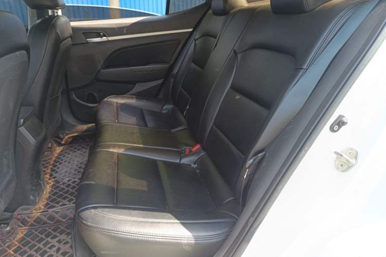 Used Hyundai Elantra (6th Generation / Lingdong) 2016 1.6L Automatic ZhiXuan – Elite Version Interior 4