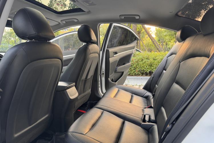 Used Hyundai Elantra (6th Generation / Lingdong) 2016 1.6L Automatic ZhiXuan – Elite Version Interior 4