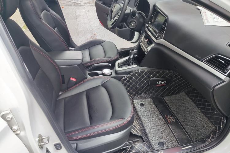 Used Hyundai Elantra (6th Generation / Lingdong) 2016 1.6L Automatic ZhiXuan – Elite Version Interior 4