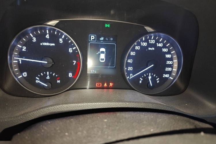 Used Hyundai Elantra (6th Generation / Lingdong) 2016 1.6L Automatic ZhiXuan – Elite Version Interior 4