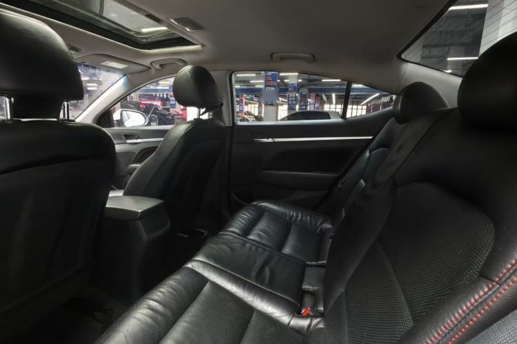Used Hyundai Elantra (6th Generation / Lingdong) 2016 1.6L Automatic ZhiXuan – Elite Version Interior 4
