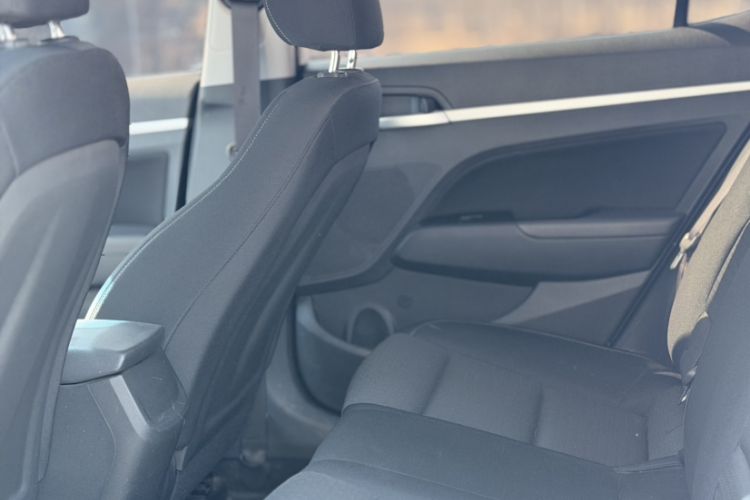 Used Hyundai Elantra (6th Generation / Lingdong) 2016 1.6L Manual ZhiXuan·Youth Edition Interior 4