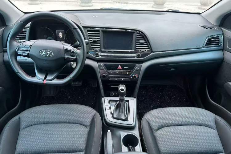 Used Hyundai Elantra (6th Generation / Lingdong) 2016 1.4T Dual-Clutch Xuan Dong · Dynamic Version Interior 4