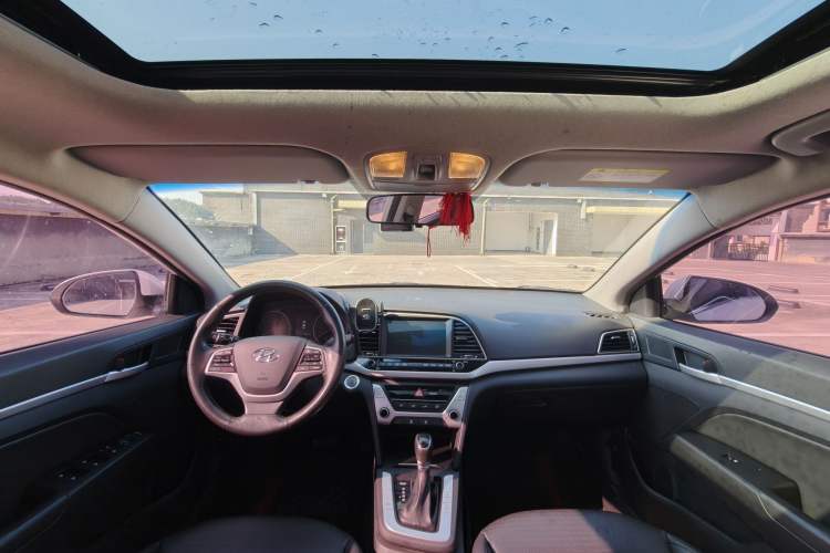 Used Hyundai Elantra (6th Generation / Lingdong) 2016 1.6L Automatic ZhiXuan · Luxury Version Interior 4