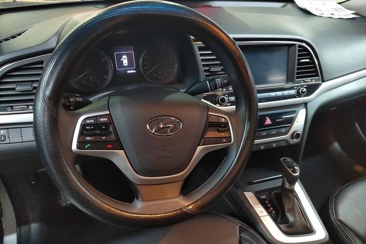 Used Hyundai Elantra (6th Generation / Lingdong) 2016 1.6L Automatic ZhiXuan – Elite Version Interior 4