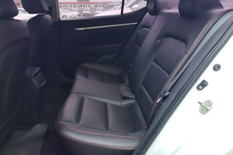 Used Hyundai Elantra (6th Generation / Lingdong) 2016 1.6L Manual ZhiXuan·Youth Edition Interior 4