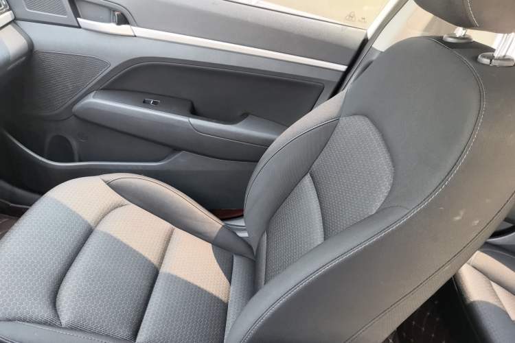 Used Hyundai Elantra (6th Generation / Lingdong) 2016 1.6L Automatic ZhiXuan – Elite Version Interior 4