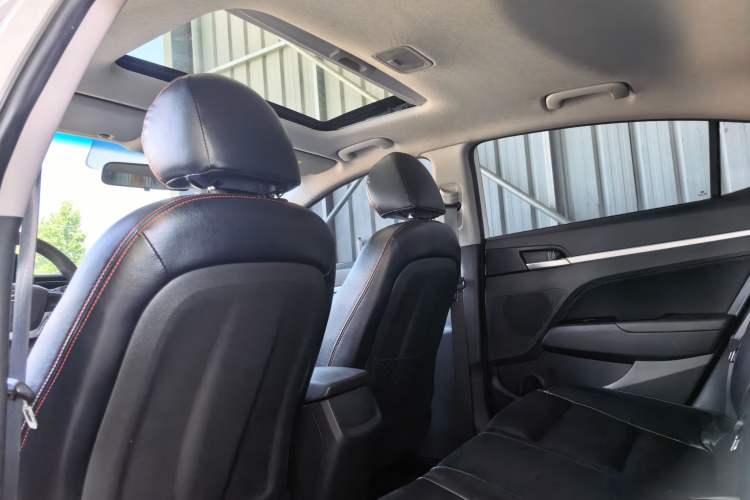 Used Hyundai Elantra (6th Generation / Lingdong) 2016 1.6L Automatic ZhiXuan – Elite Version Interior 4