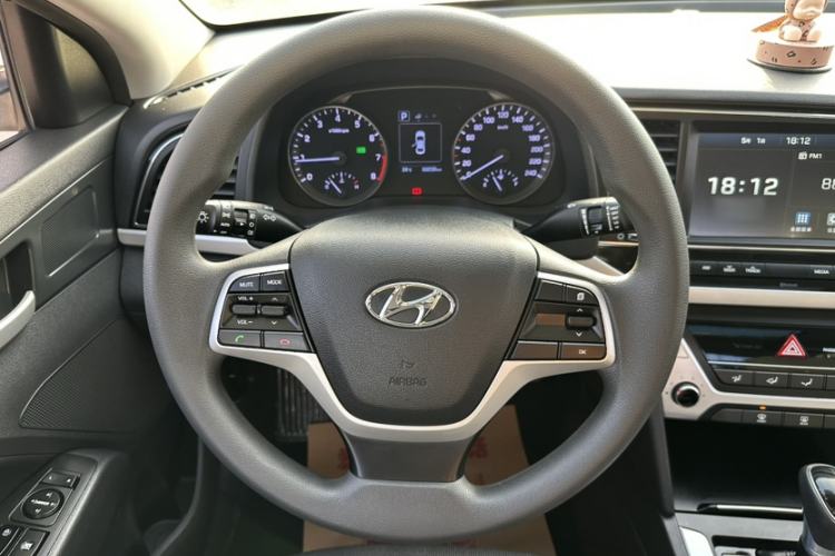 Used Hyundai Elantra (6th Generation / Lingdong) 2016 1.6L Automatic ZhiXuan – Elite Version Interior 4