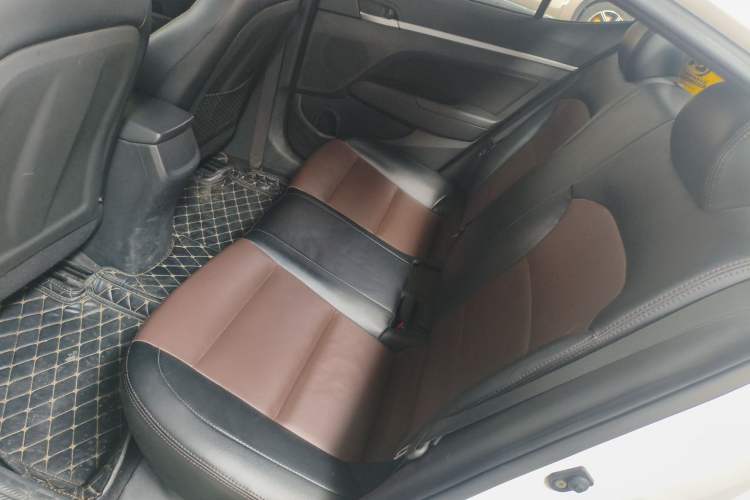 Used Hyundai Elantra (6th Generation / Lingdong) 2016 1.6L Automatic ZhiXuan – Elite Version Interior 4