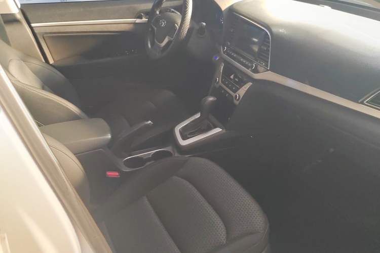 Used Hyundai Elantra (6th Generation / Lingdong) 2016 1.6L Automatic ZhiXuan – Elite Version Interior 5