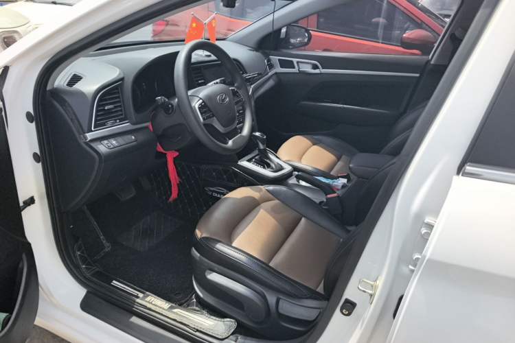 Used Hyundai Elantra (6th Generation / Lingdong) 2016 1.6L Automatic ZhiXuan – Elite Version Interior 5