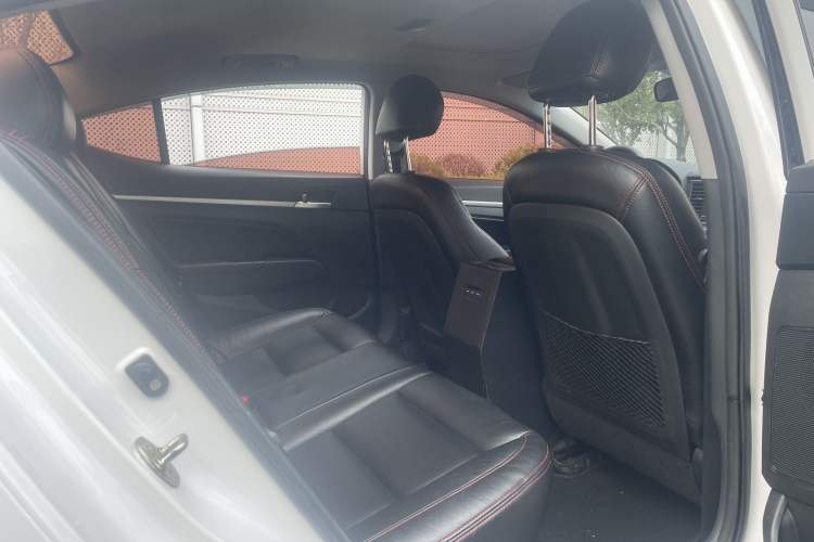 Used Hyundai Elantra (6th Generation / Lingdong) 2016 1.6L Automatic ZhiXuan – Elite Version Interior 5