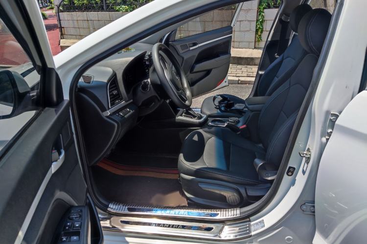 Used Hyundai Elantra (6th Generation / Lingdong) 2016 1.6L Automatic ZhiXuan – Elite Version Interior 5