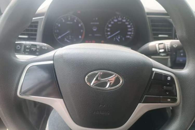 Used Hyundai Elantra (6th Generation / Lingdong) 2016 1.6L Manual ZhiXuan·Youth Edition Interior 5