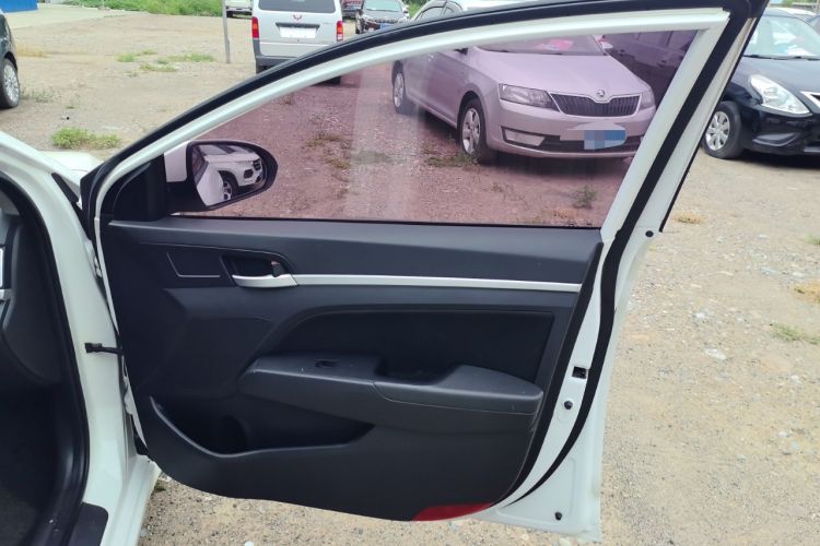 Used Hyundai Elantra (6th Generation / Lingdong) 2016 1.6L Manual ZhiXuan·Youth Edition Interior 5