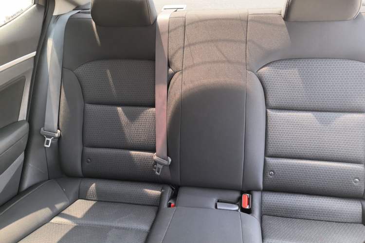 Used Hyundai Elantra (6th Generation / Lingdong) 2016 1.6L Automatic ZhiXuan – Elite Version Interior 5