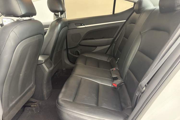 Used Hyundai Elantra (6th Generation / Lingdong) 2016 1.6L Automatic ZhiXuan – Elite Version Interior 6