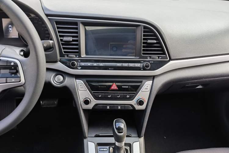 Used Hyundai Elantra (6th Generation / Lingdong) 2016 1.6L Automatic ZhiXuan – Elite Version Interior 6