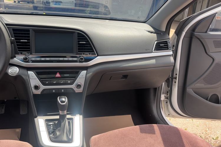 Used Hyundai Elantra (6th Generation / Lingdong) 2016 1.6L Automatic ZhiXuan – Elite Version Interior 6