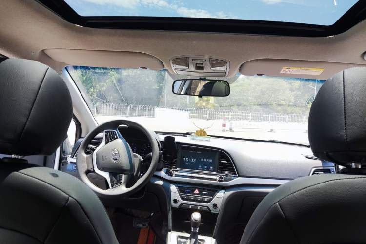 Used Hyundai Elantra (6th Generation / Lingdong) 2016 1.6L Automatic ZhiXuan – Elite Version Interior 6