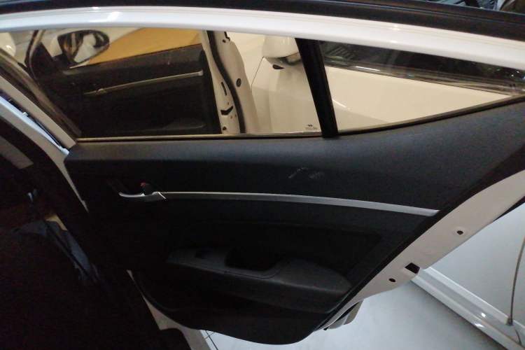 Used Hyundai Elantra (6th Generation / Lingdong) 2016 1.6L Automatic ZhiXuan – Elite Version Interior 6