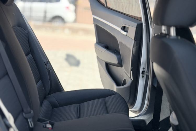 Used Hyundai Elantra (6th Generation / Lingdong) 2016 1.6L Manual ZhiXuan·Youth Edition Interior 6