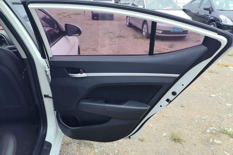 Used Hyundai Elantra (6th Generation / Lingdong) 2016 1.6L Manual ZhiXuan·Youth Edition Interior 6