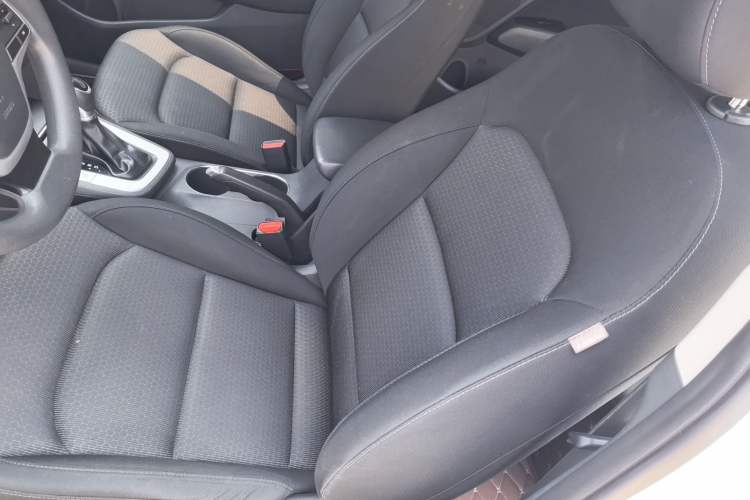 Used Hyundai Elantra (6th Generation / Lingdong) 2016 1.6L Automatic ZhiXuan – Elite Version Interior 6