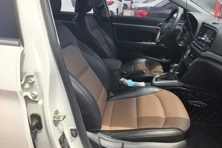 Used Hyundai Elantra (6th Generation / Lingdong) 2016 1.6L Automatic ZhiXuan – Elite Version Interior 7