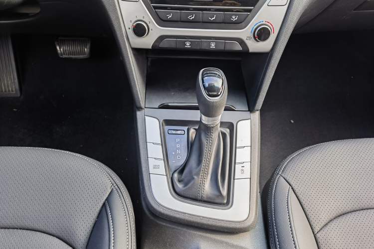 Used Hyundai Elantra (6th Generation / Lingdong) 2016 1.6L Automatic ZhiXuan – Elite Version Interior 7