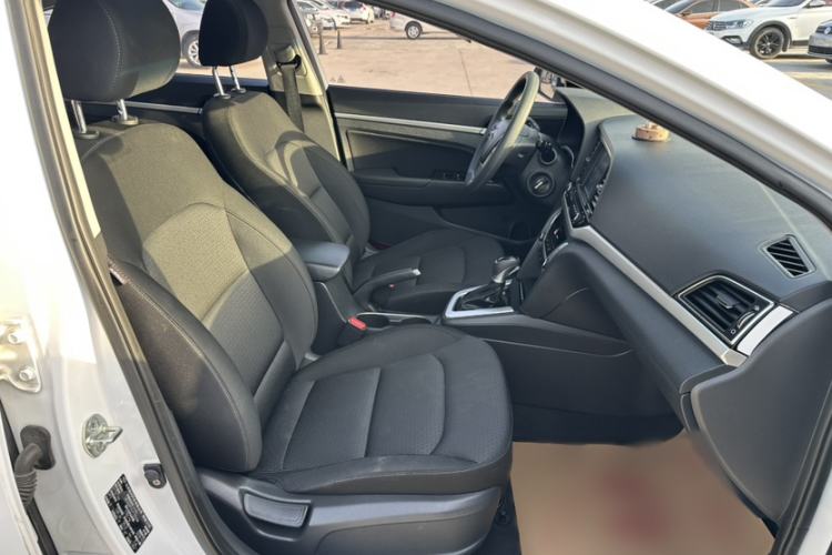 Used Hyundai Elantra (6th Generation / Lingdong) 2016 1.6L Automatic ZhiXuan – Elite Version Interior 7