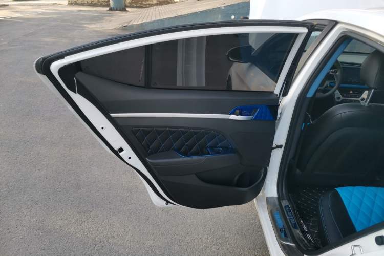 Used Hyundai Elantra (6th Generation / Lingdong) 2016 1.6L Manual ZhiXuan·Youth Edition Interior 8