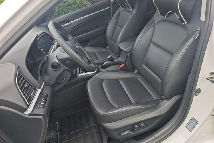 Used Hyundai Elantra (6th Generation / Lingdong) 2016 1.6L Automatic ZhiXuan · Luxury Version Left Front Seat