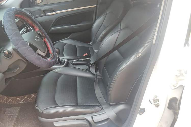 Used Hyundai Elantra (6th Generation / Lingdong) 2016 1.6L Manual ZhiXuan·Youth Edition Left Front Seat