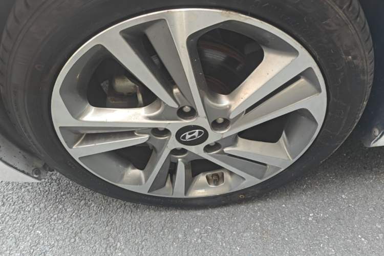 Used Hyundai Elantra (6th Generation / Lingdong) 2016 1.6L Automatic ZhiXuan · Luxury Version Left Front Wheel Hub