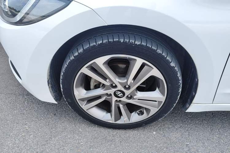 Used Hyundai Elantra (6th Generation / Lingdong) 2016 1.6L Automatic ZhiXuan – Elite Version Left Front Wheel Hub