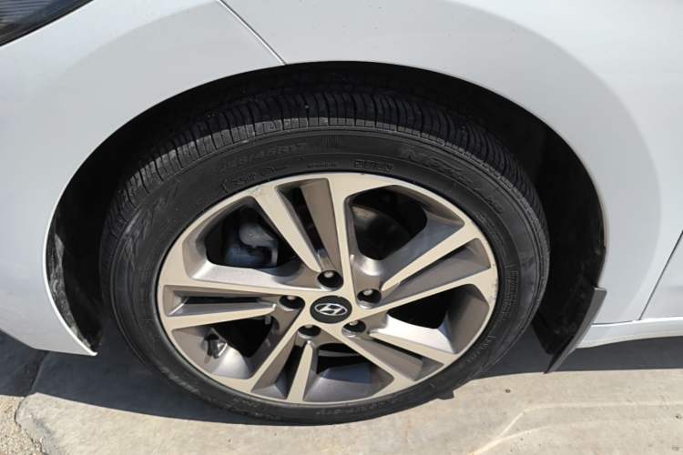 Used Hyundai Elantra (6th Generation / Lingdong) 2016 1.6L Automatic ZhiXuan – Elite Version Left Front Wheel Hub