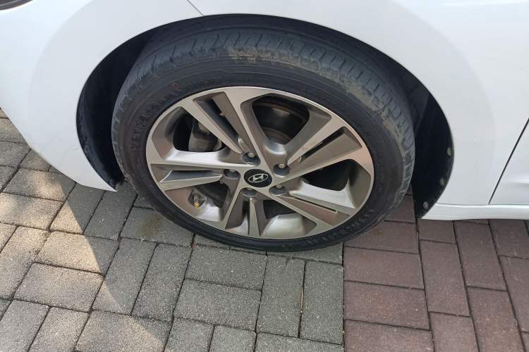 Used Hyundai Elantra (6th Generation / Lingdong) 2016 1.6L Automatic ZhiXuan – Elite Version Left Front Wheel Hub