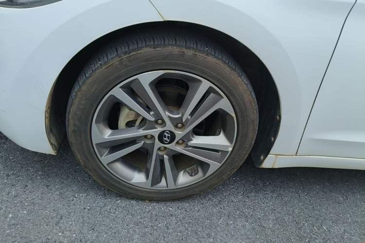 Used Hyundai Elantra (6th Generation / Lingdong) 2016 1.6L Automatic ZhiXuan – Elite Version Left Front Wheel Hub