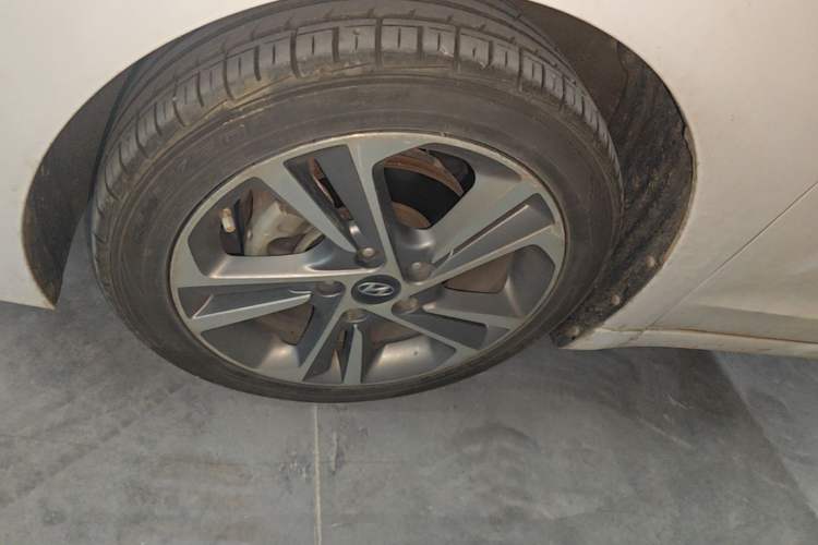 Used Hyundai Elantra (6th Generation / Lingdong) 2016 1.6L Automatic ZhiXuan – Elite Version Left Front Wheel Hub
